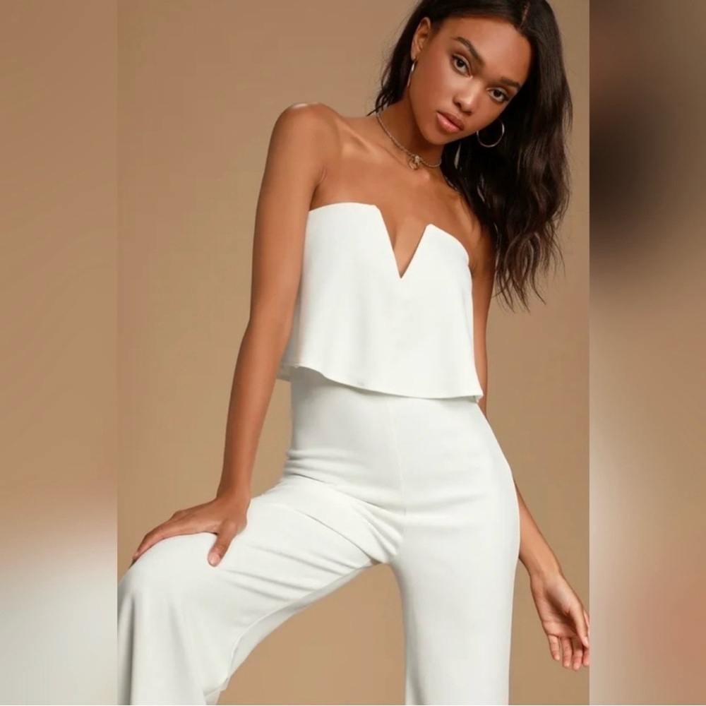 Lulu's White Strapless V-Notch Wide-Leg Jumpsuit Size XS Graduation Outfit - Picture 2 of 16